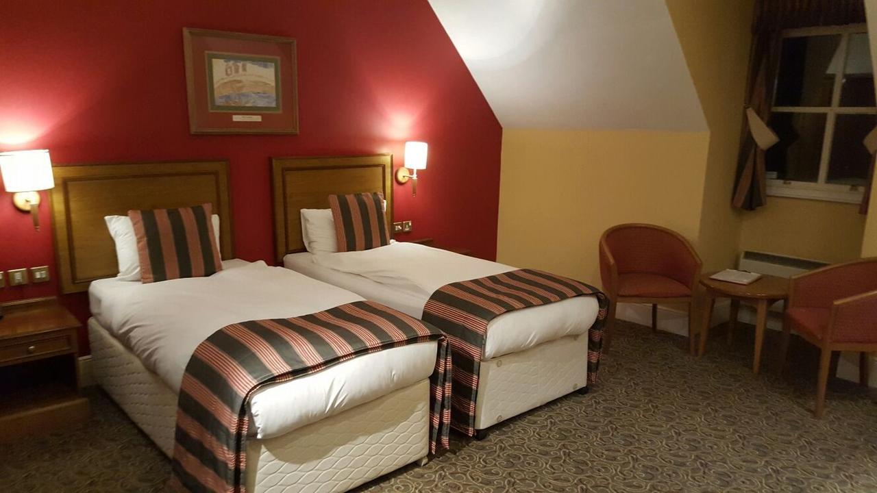 The Catherine Wheel Wetherspoon Hotel Henley-on-Thames Екстериор снимка