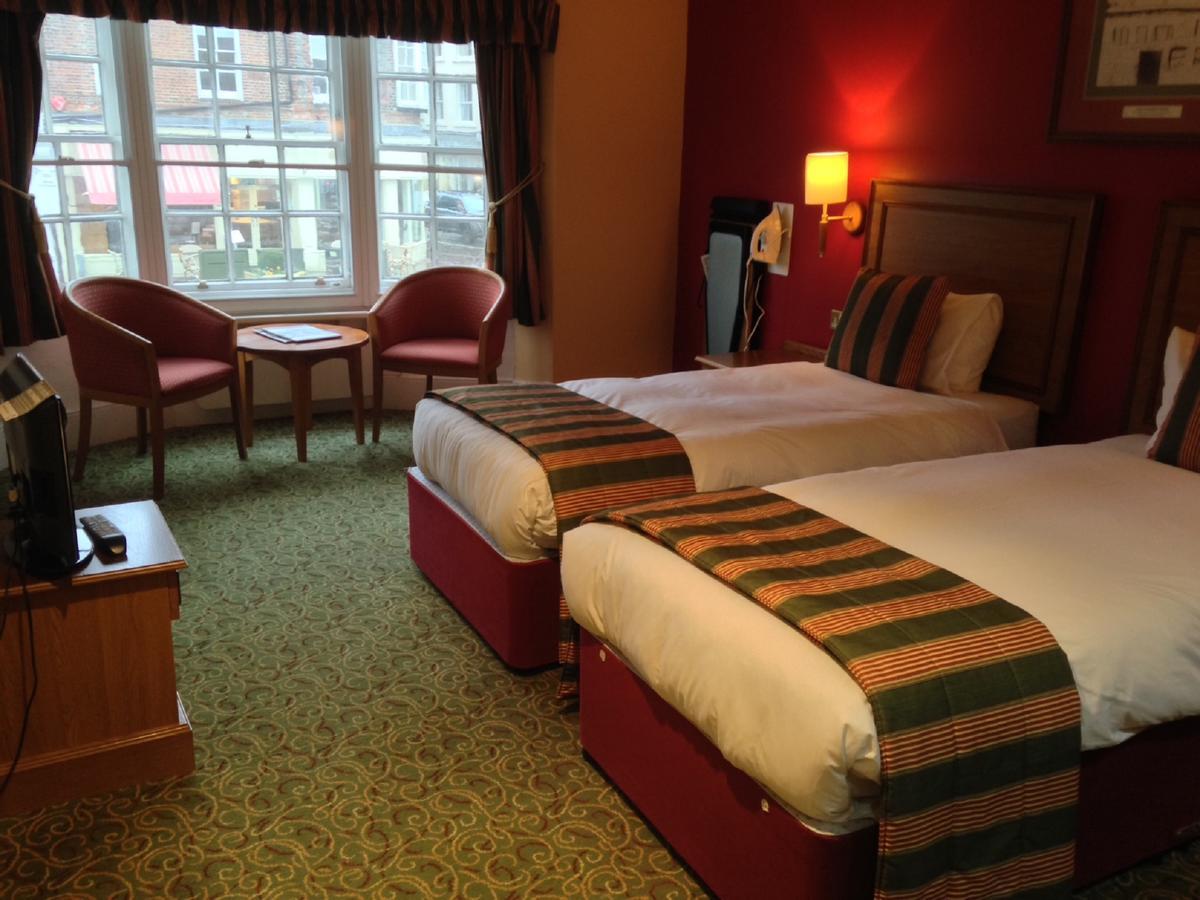 The Catherine Wheel Wetherspoon Hotel Henley-on-Thames Екстериор снимка
