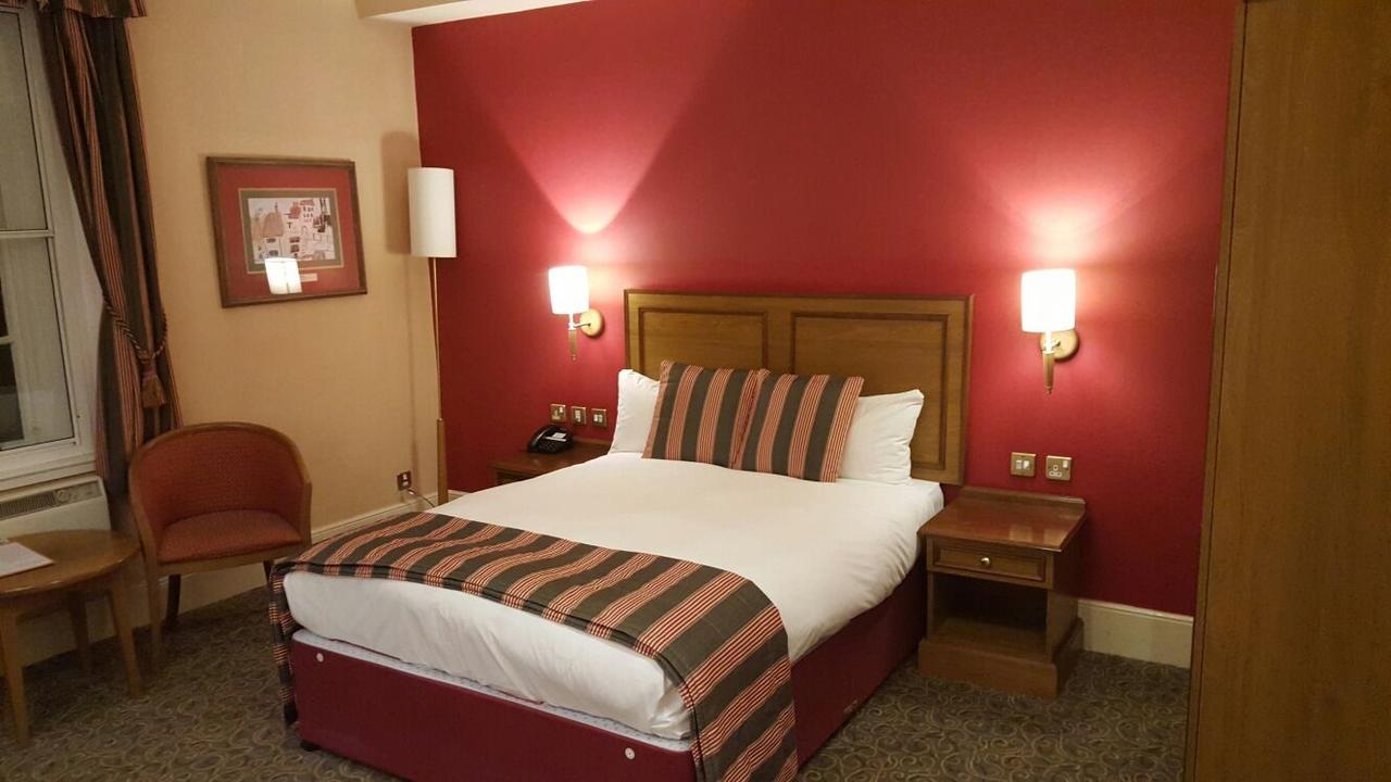 The Catherine Wheel Wetherspoon Hotel Henley-on-Thames Екстериор снимка