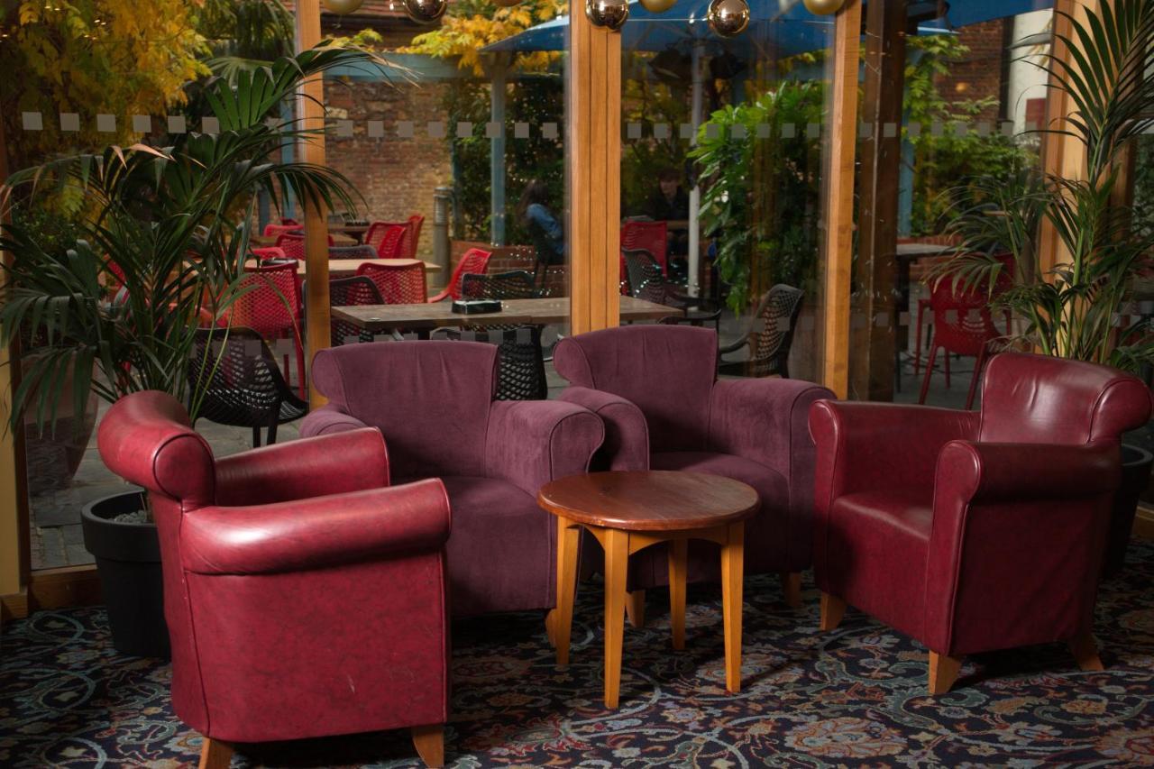 The Catherine Wheel Wetherspoon Hotel Henley-on-Thames Екстериор снимка