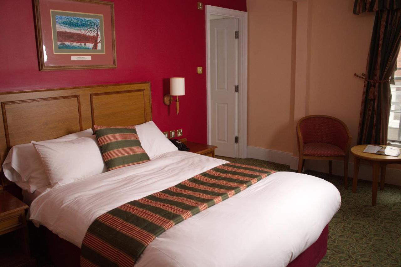 The Catherine Wheel Wetherspoon Hotel Henley-on-Thames Екстериор снимка