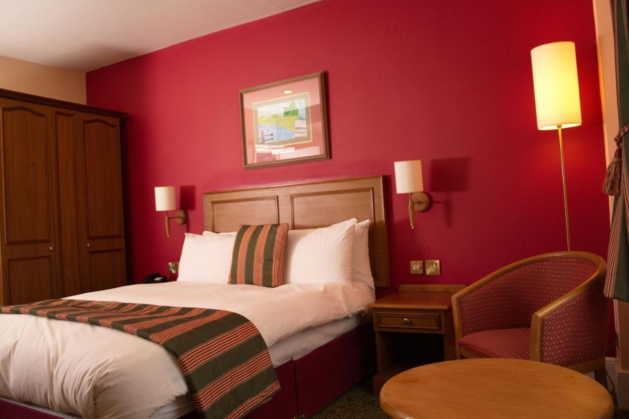 The Catherine Wheel Wetherspoon Hotel Henley-on-Thames Екстериор снимка