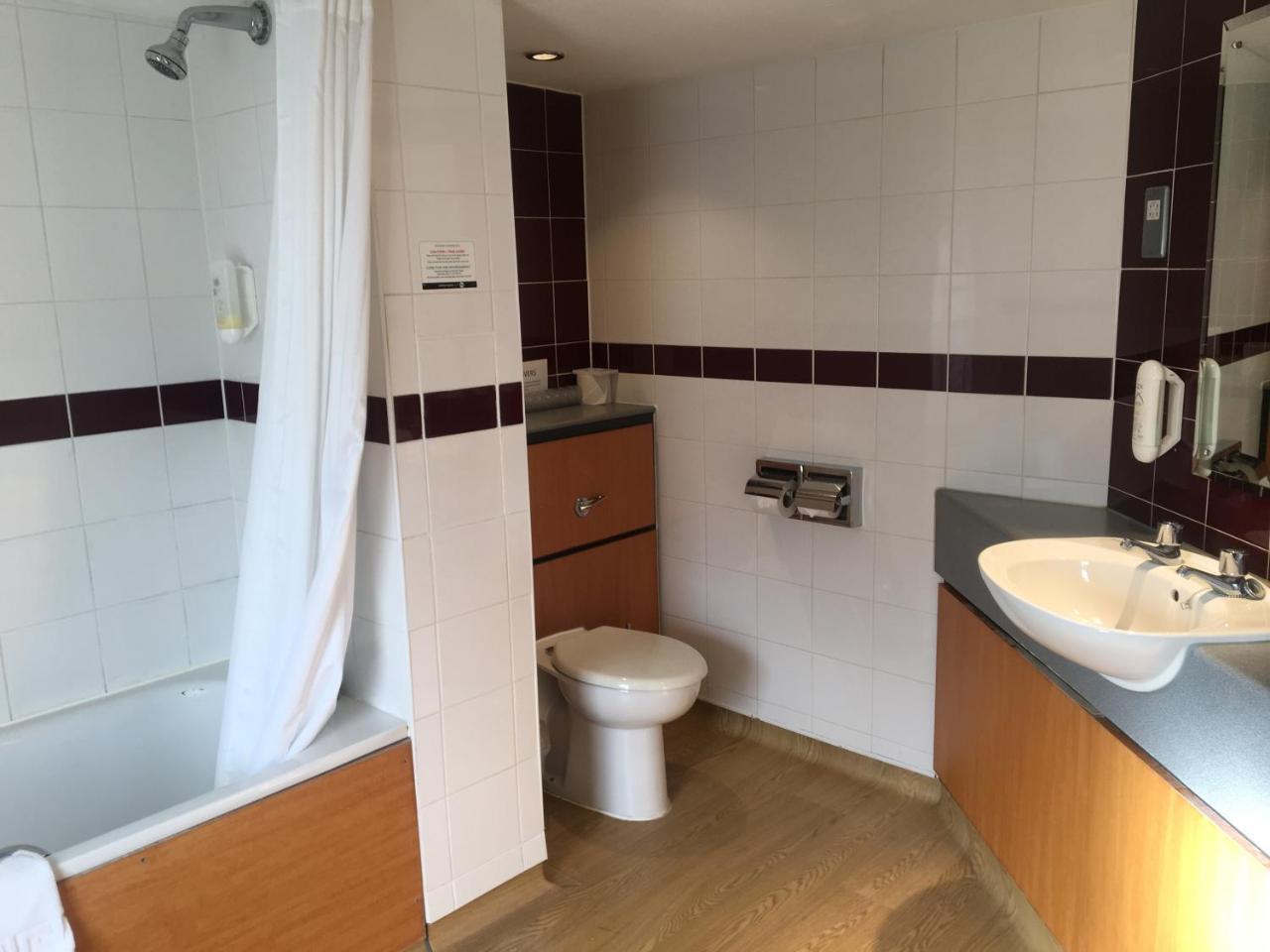 The Catherine Wheel Wetherspoon Hotel Henley-on-Thames Екстериор снимка
